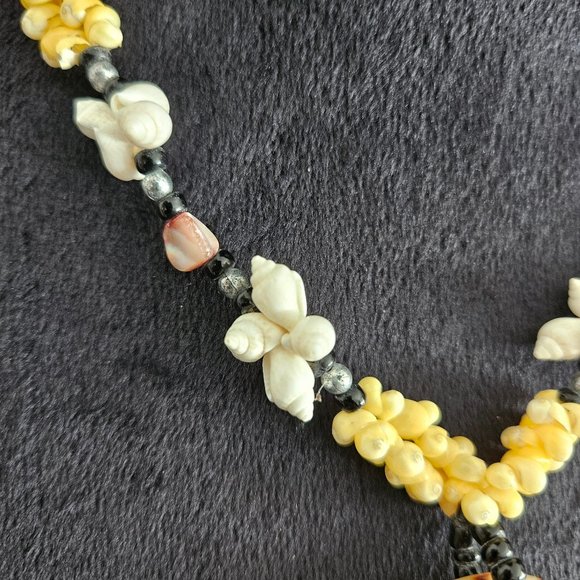 Hand Made Gorgeous Real Shell Necklace - Picture 2 of 5